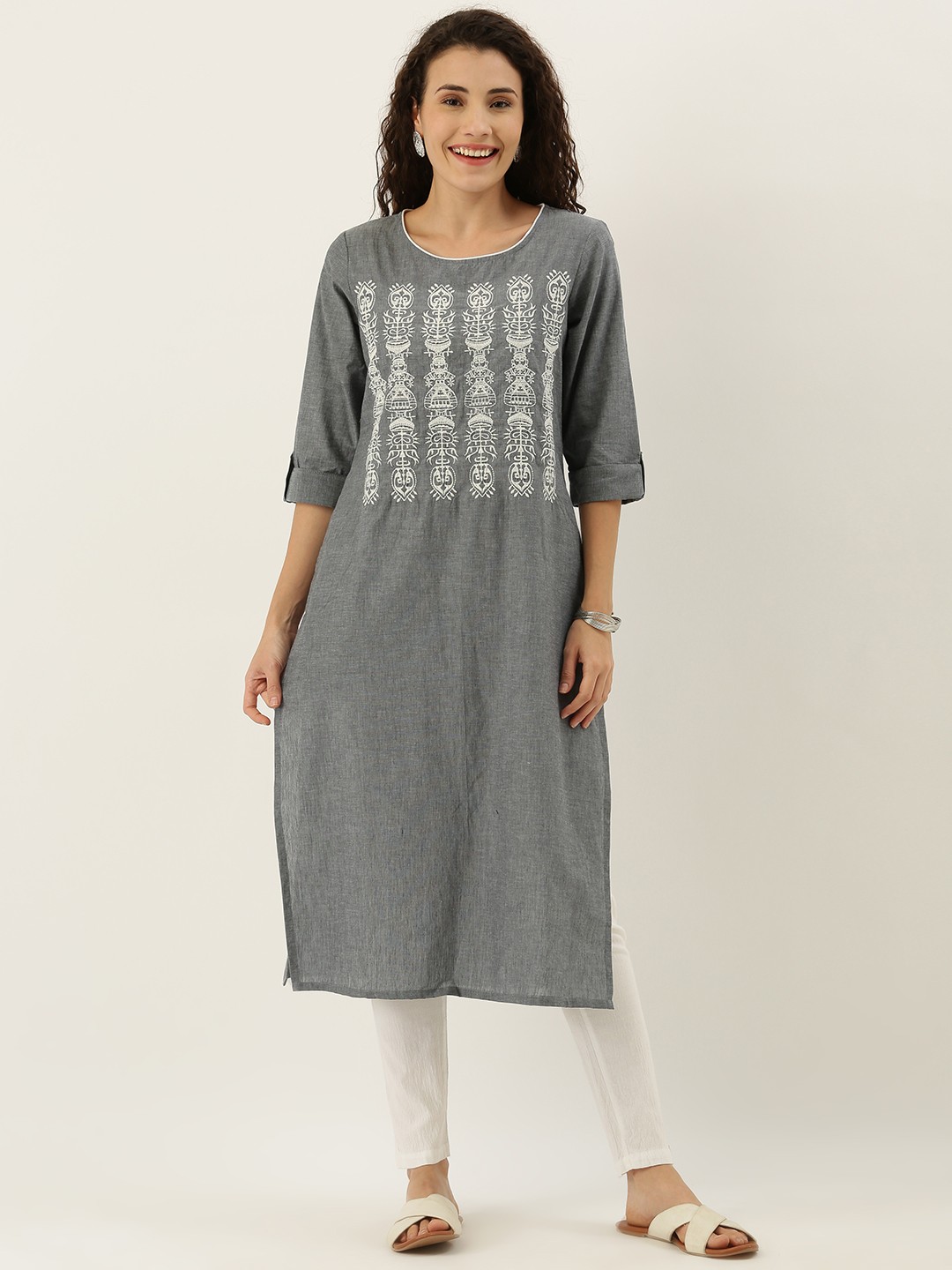 

FLAVIDO Women Grey & White Embroidered Straight Kurta