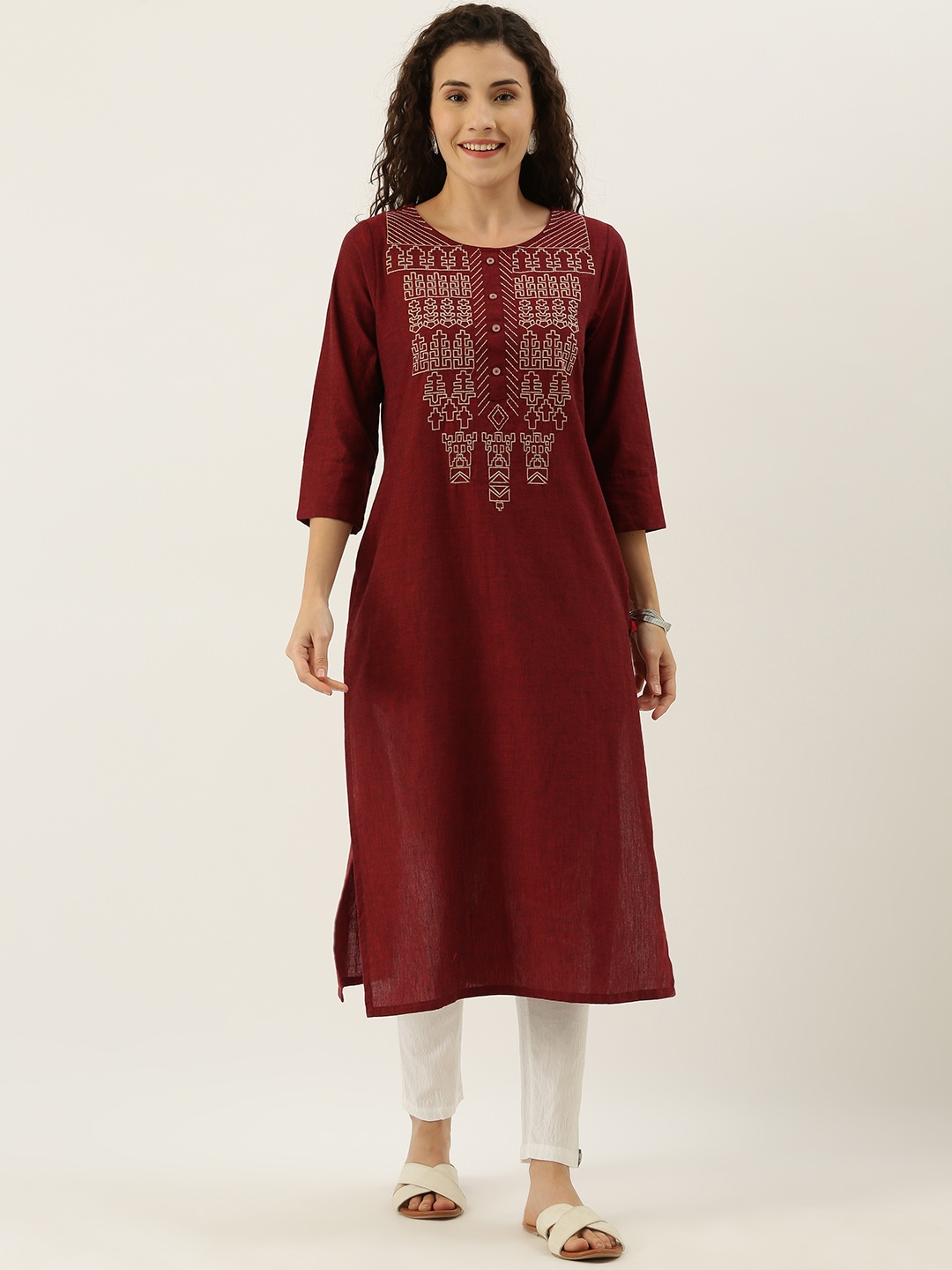 

FLAVIDO Women Maroon & Beige Embroidered Straight Kurta