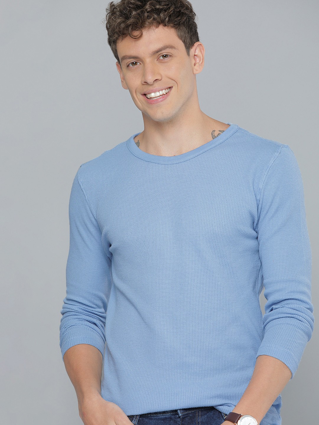 

Mast & Harbour Men Blue Self Design Round Neck T-shirt