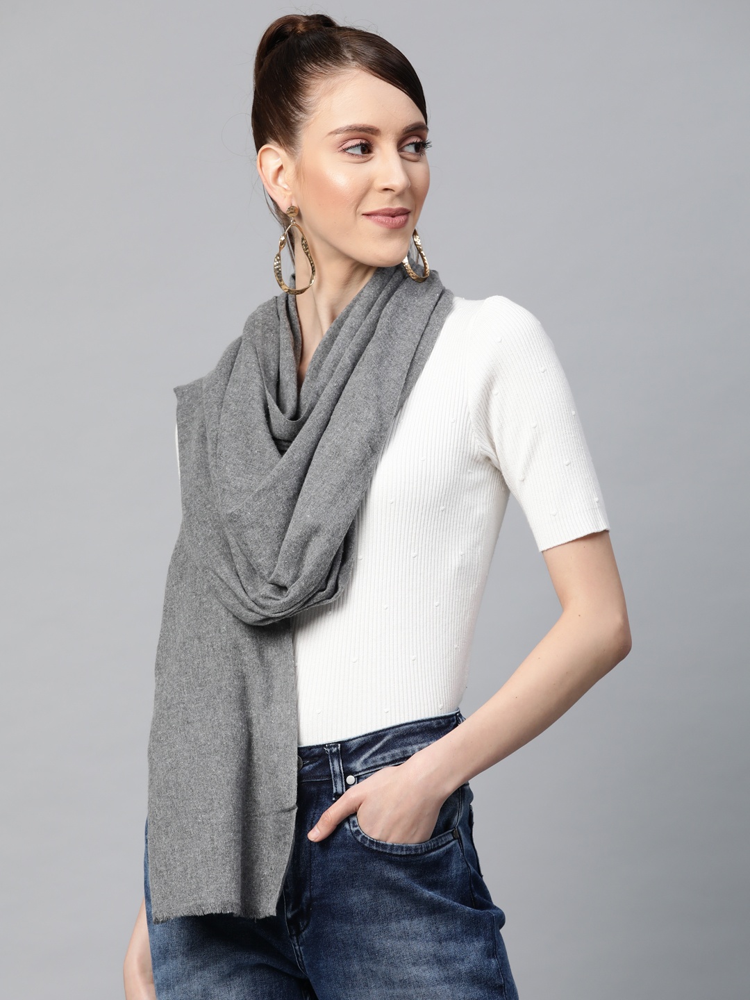 

SASSAFRAS Women Grey Solid Stole