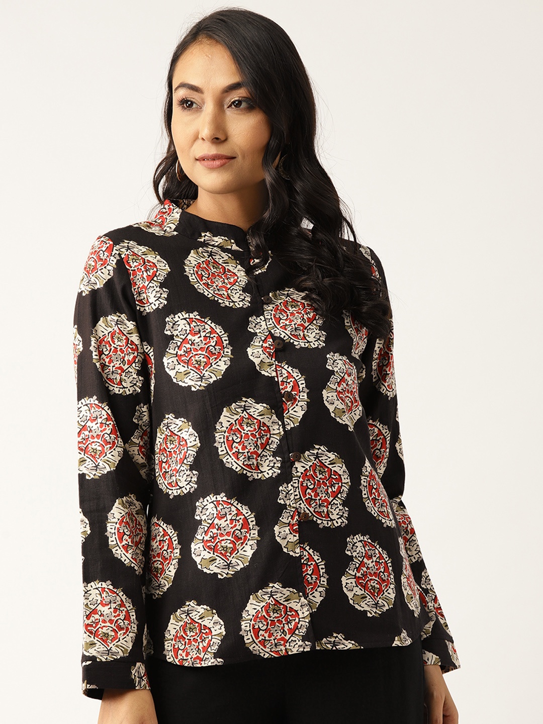 

Shae by SASSAFRAS Women Black & Off-White Printed Ethnic Jacket