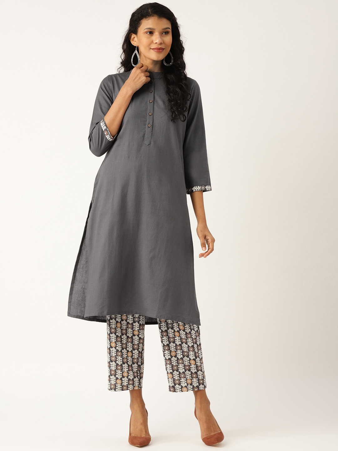 

Shae by SASSAFRAS Women Grey & Off-White Solid Kurta with Trousers