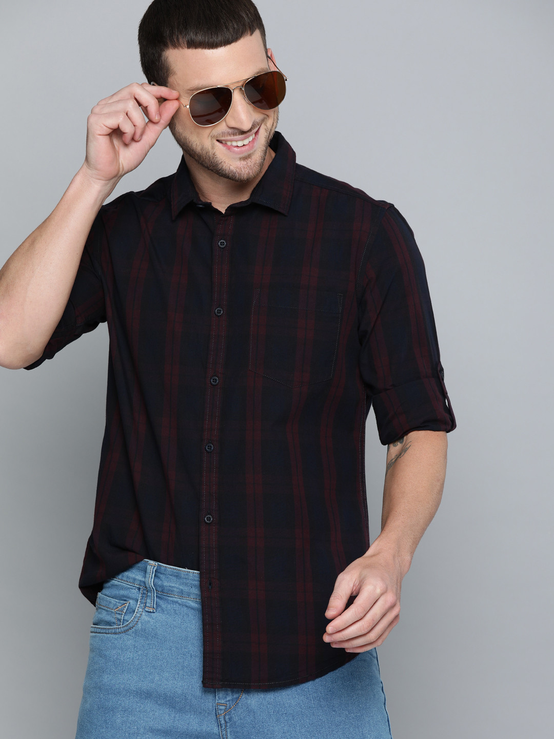 

HERE&NOW Men Navy Blue & Burgundy Slim Fit Checked Casual Shirt
