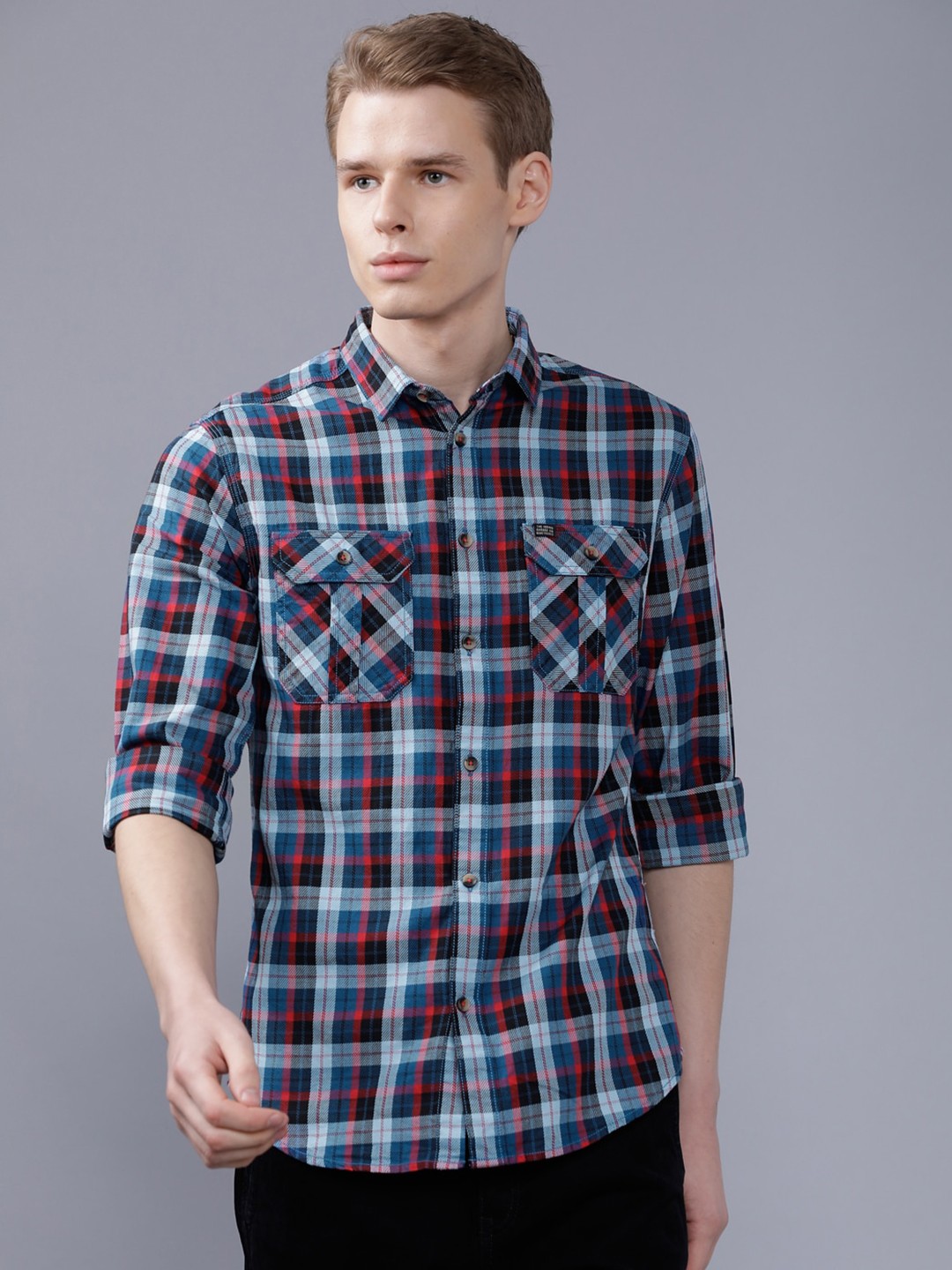 

The Indian Garage Co Men Navy Blue & Black Slim Fit Checked Casual Shirt