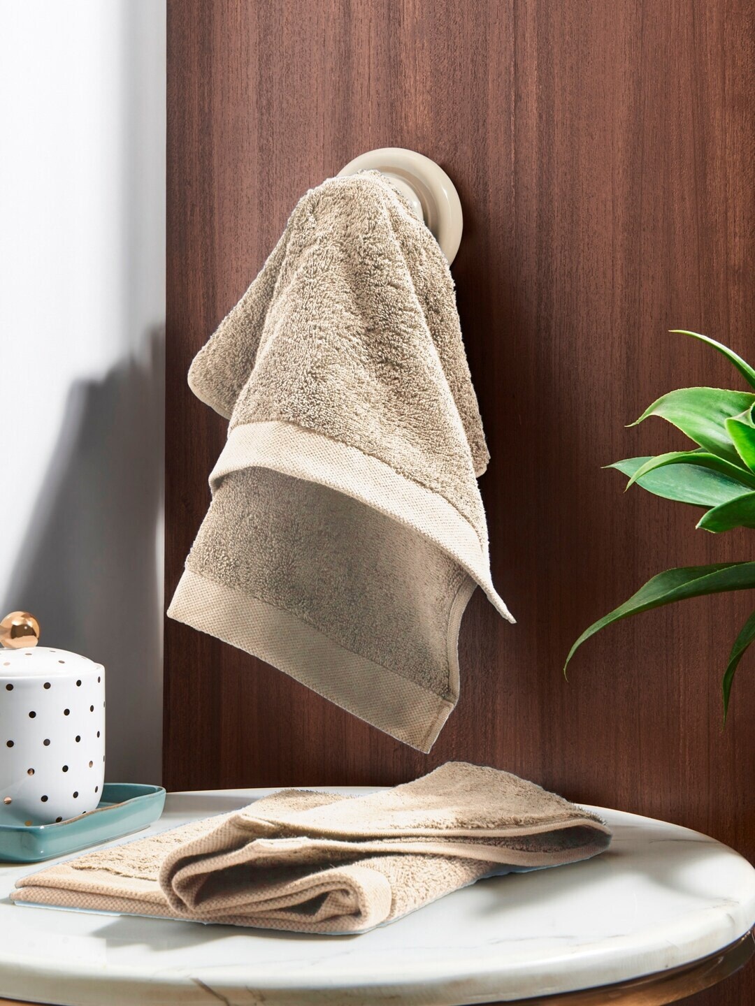 DDecor Unisex Set Of 2 Beige Solid 600 GSM Live Beautiful Hand Towels