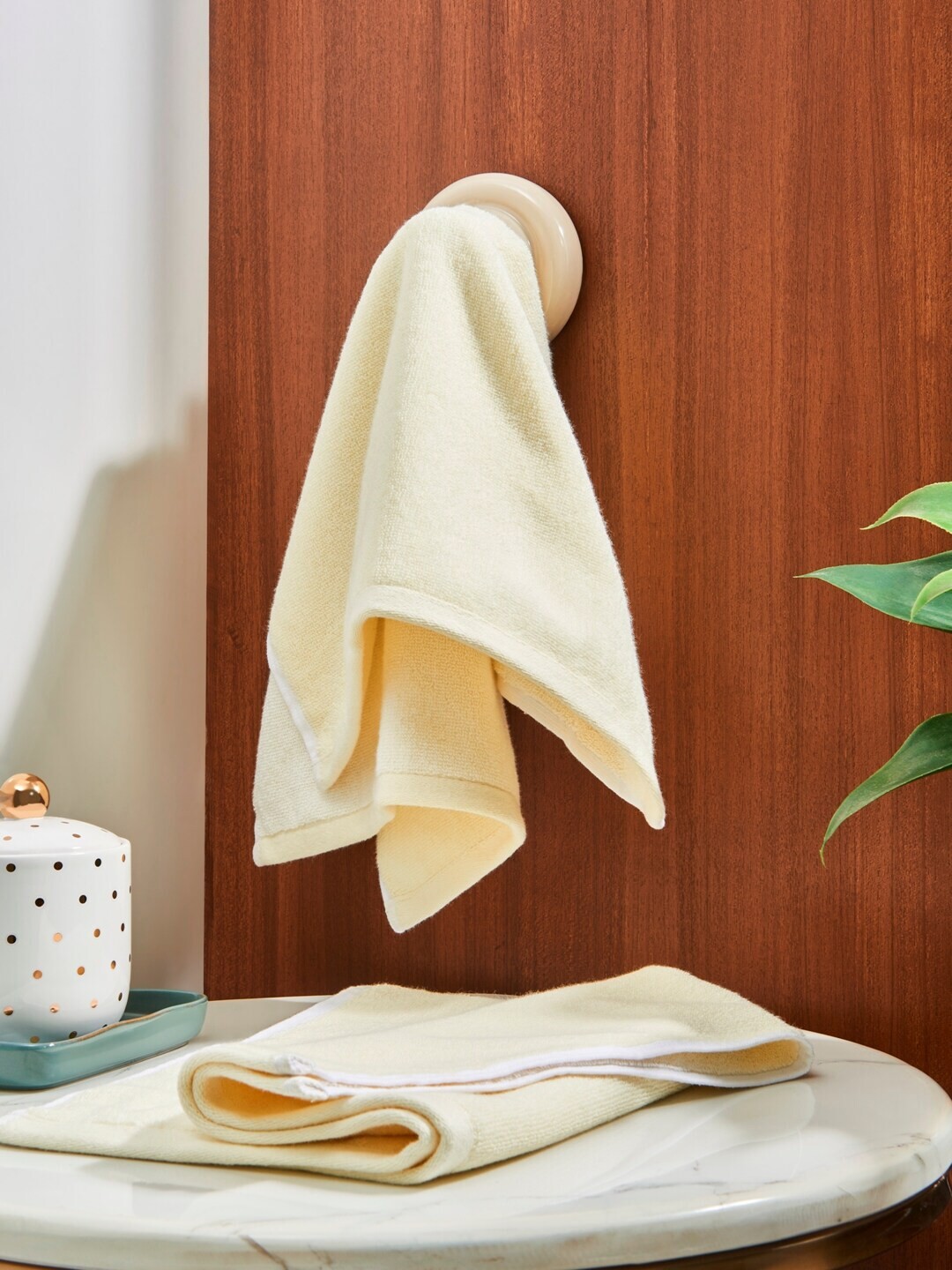 

DDecor Unisex Set Of 2 Beige Solid 600 GSM Live Beautiful Hand Towels