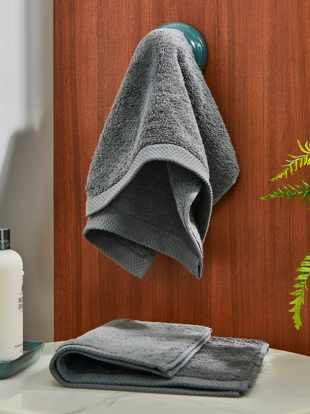 

DDecor Unisex Set Of 2 Grey Solid 550 GSM Live Beautiful Hand Towels