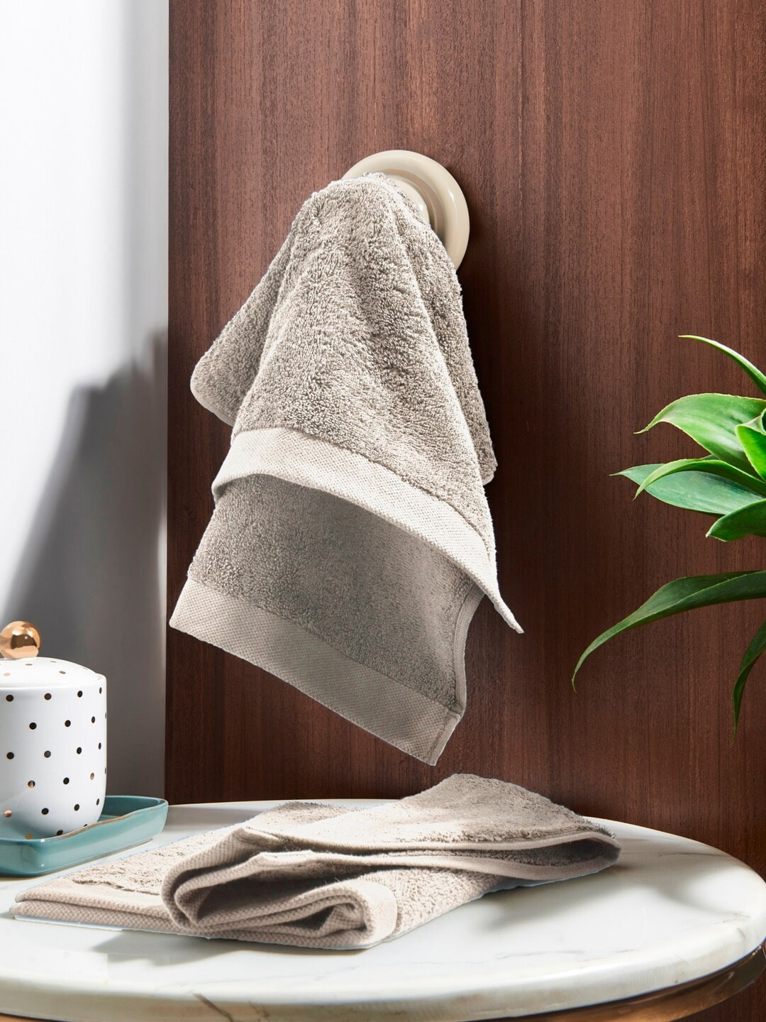

DDecor Unisex Set Of 2 Grey Solid 600 GSM Live Beautiful Hand Towels
