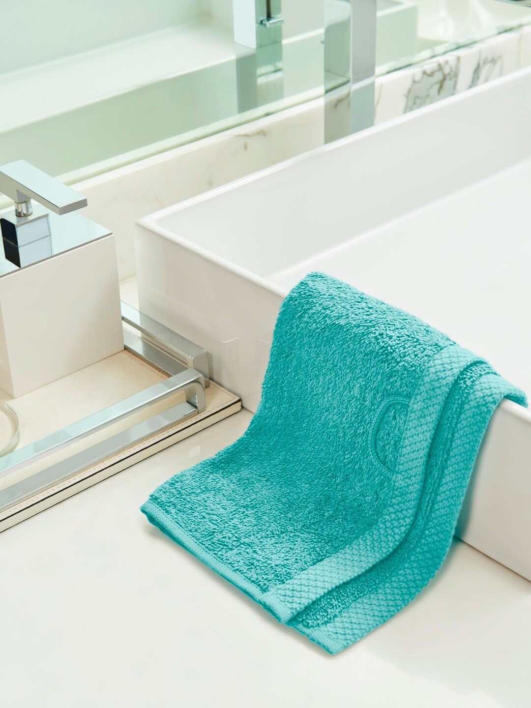 

DDecor Unisex Set Of 2 Turquoise Blue Solid 550 GSM Live Beautiful Face Towels