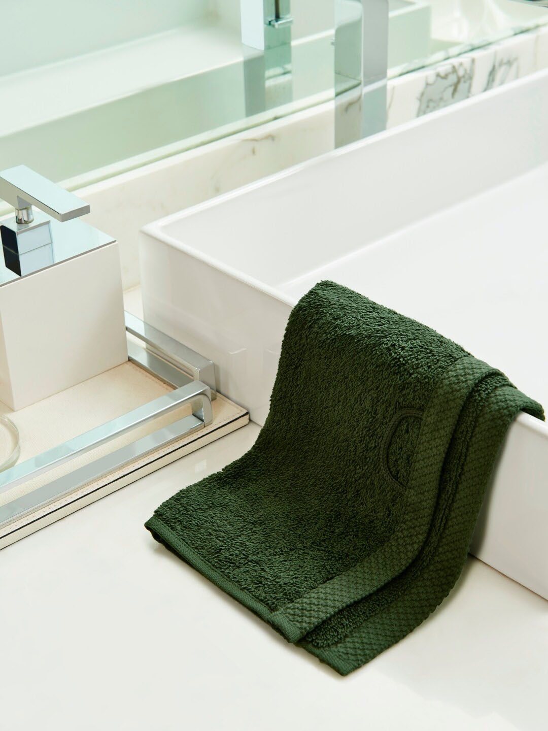 

DDecor Unisex Set Of 2 Green Solid 550 GSM Face Towels