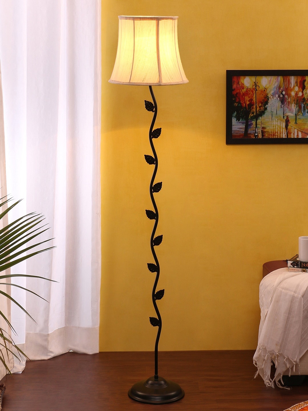 

Devansh Off-White Solid Leaf Shaped Club Lamp