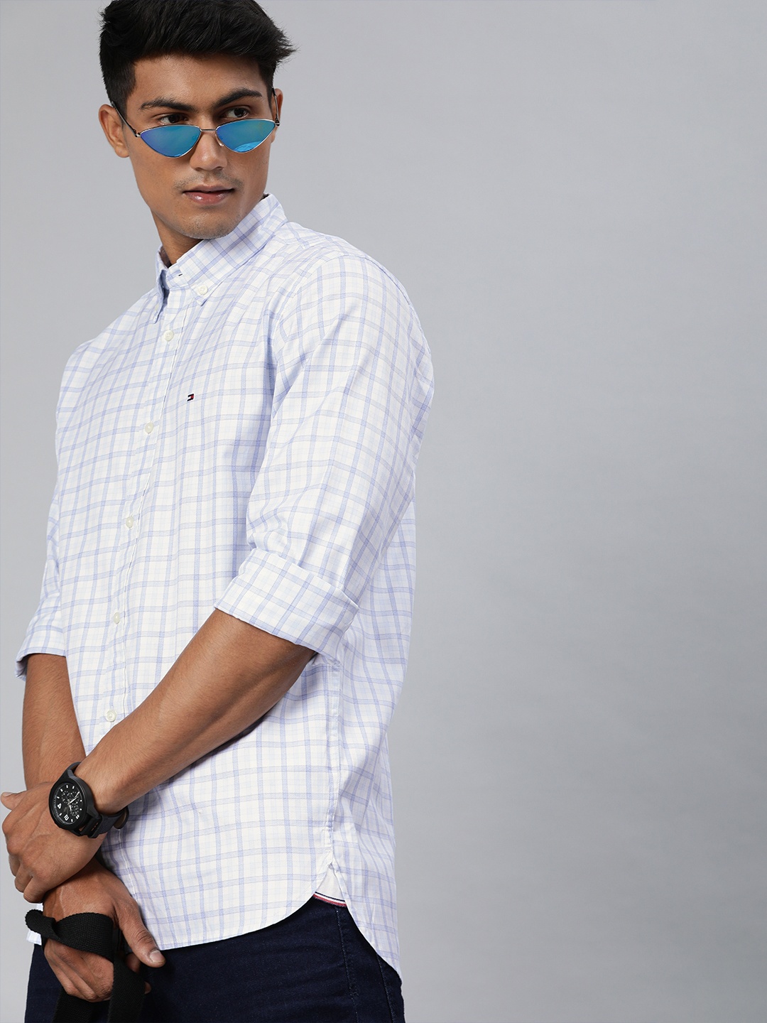 

Tommy Hilfiger Men White & Blue Regular Fit Checked Casual Shirt