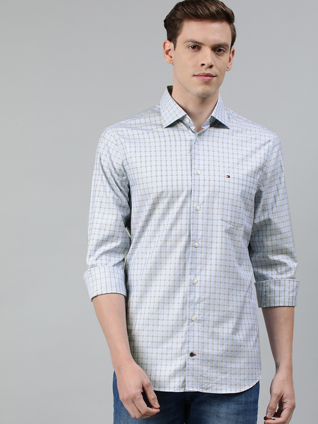 

Tommy Hilfiger Men Blue & White Regular Fit Checked Casual Shirt