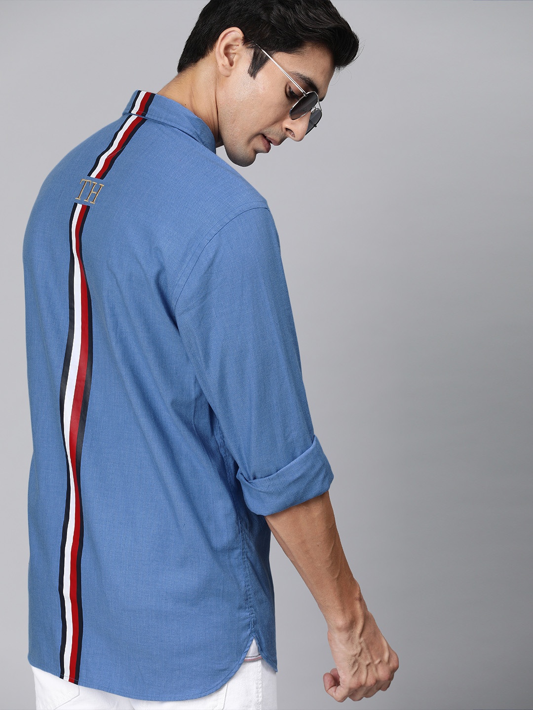 

Tommy Hilfiger Men Blue Regular Fit Back Striped ICON FLEX HERRINGBONE Casual Shirt