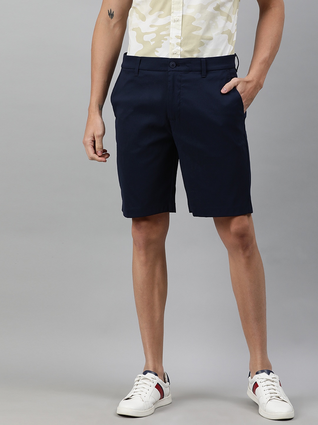 

Tommy Hilfiger Men Navy Blue Solid Regular Fit Chino Shorts