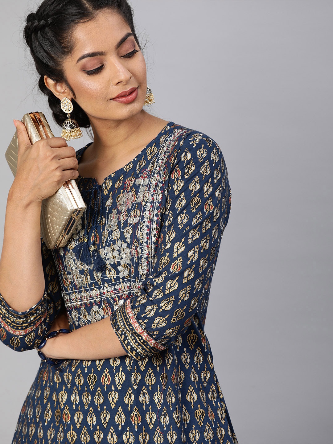 

Ishin Women Navy Blue & Beige Printed Kurta with Palazzos