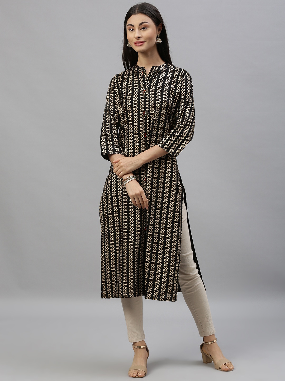 

Ishin Women Black & Gold-Toned Printed A-Line Kurta