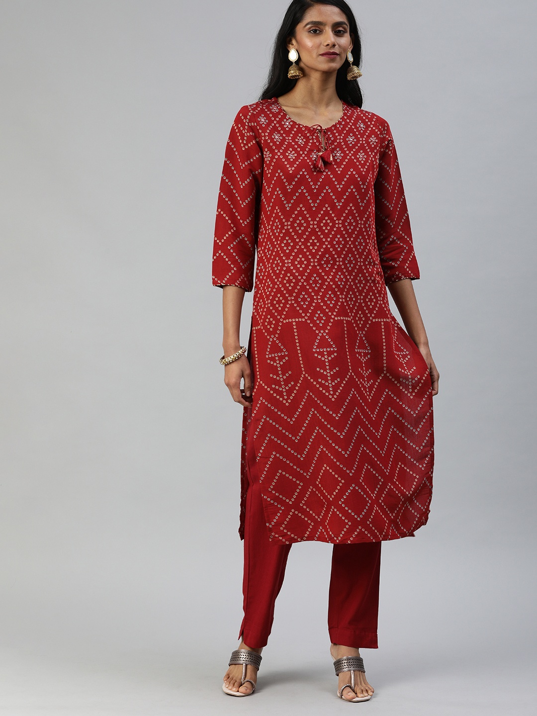 

Ishin Tie-Up Neck Bandhani Printed Kurta with Trousers, Maroon