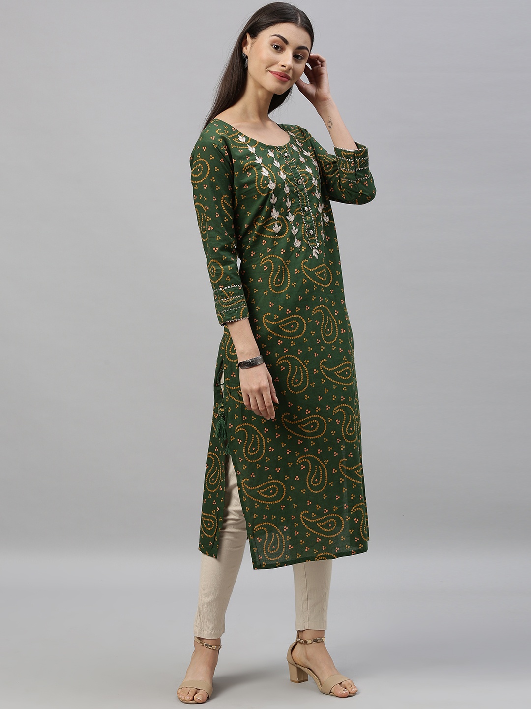 

Ishin Women Green Embellished Straight Kurta