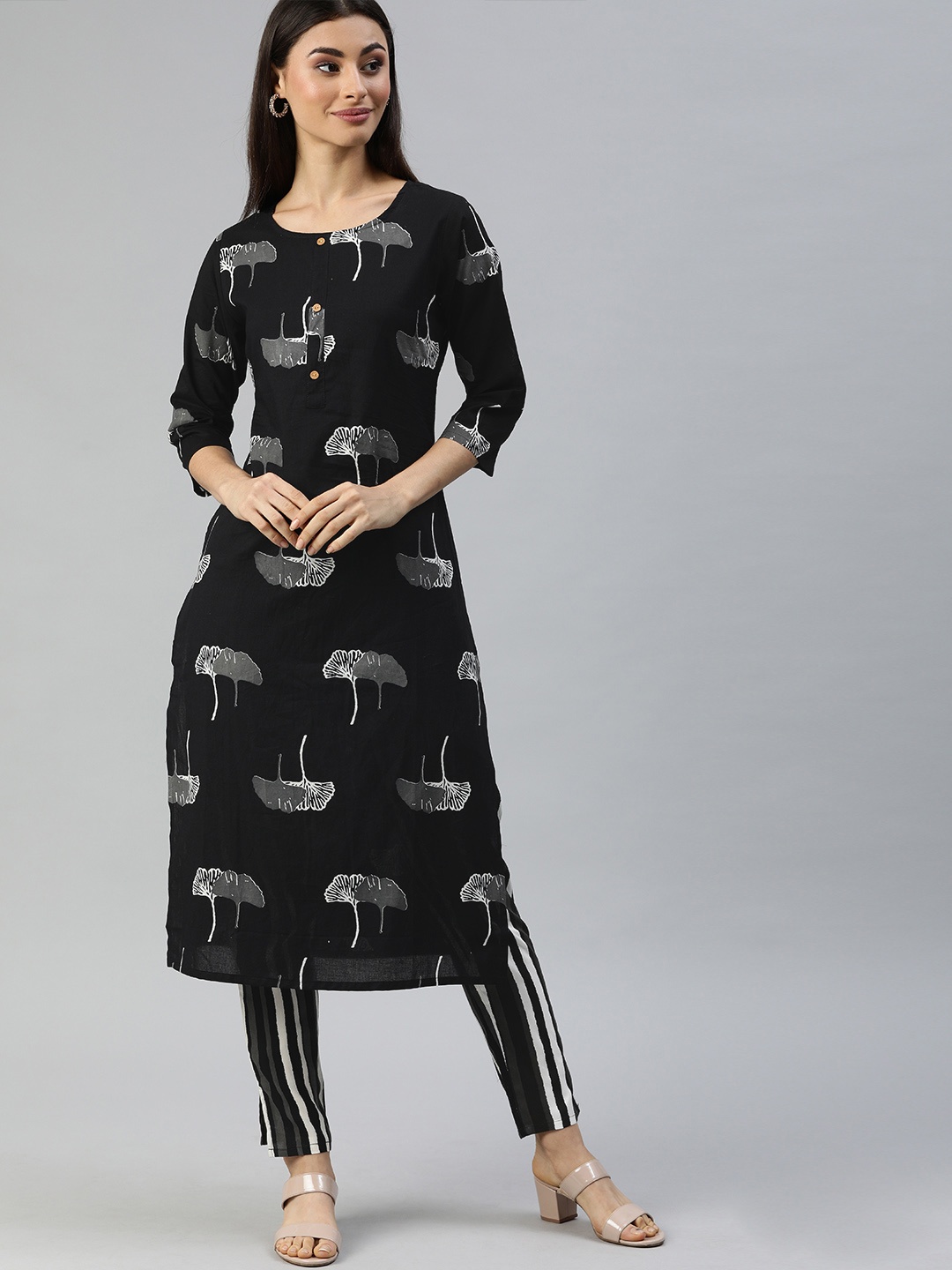 

Ishin Women Black & White Printed Kurta with Trousers