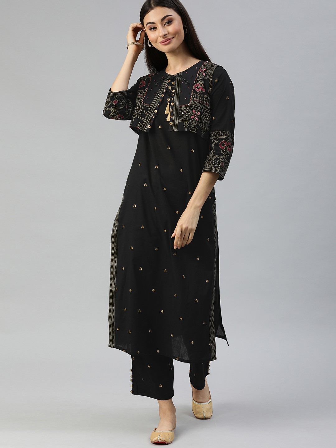 

Ishin Women Black & Gold-Toned Printed Kurta with Trousers