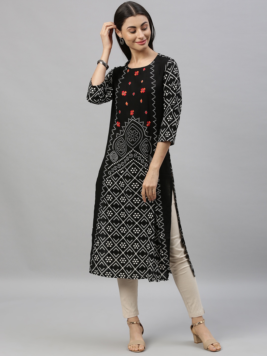 

Ishin Women Black Printed Straight Kurta