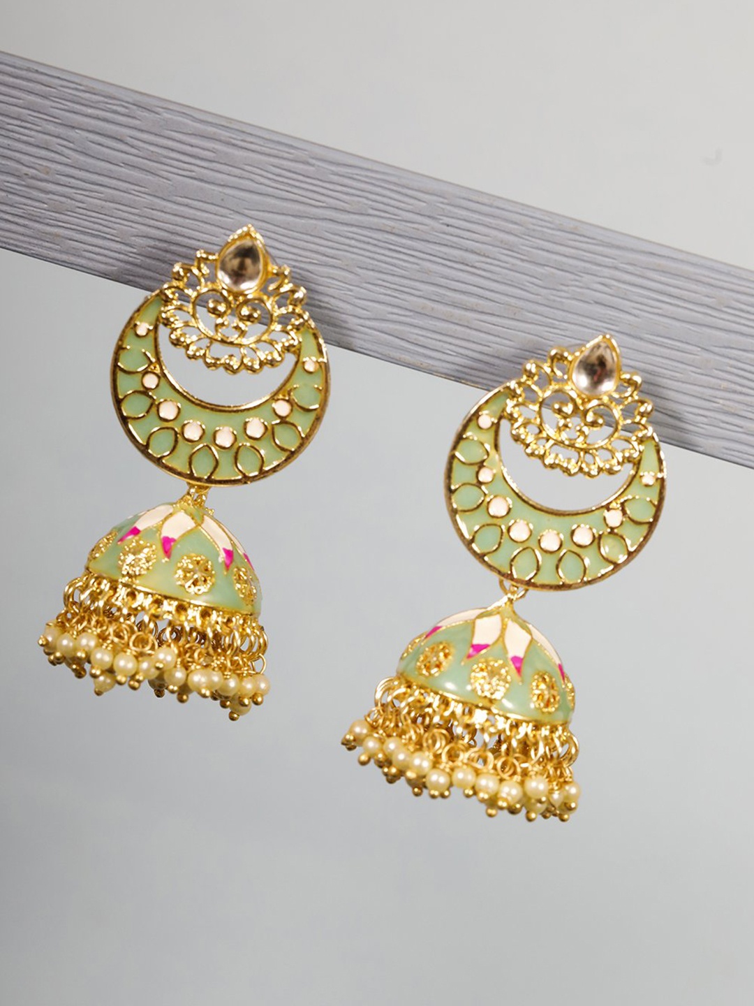 

Priyaasi Green & White Gold-Plated Handcrafted Kundan-Studded & Beaded Dome Shaped Jhumkas