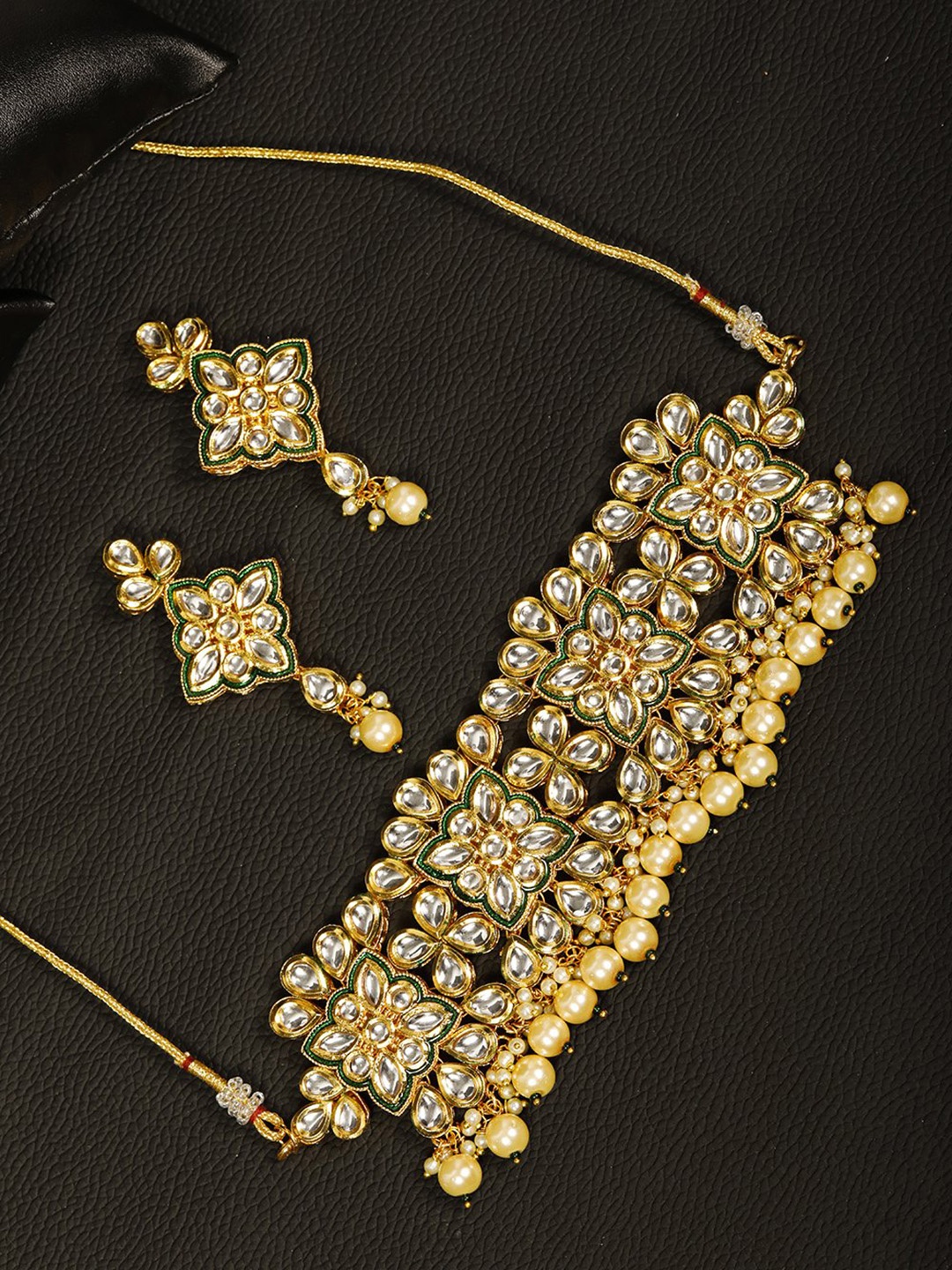 

Priyaasi Green & White Gold-Plated Kundan-Studded Beaded Handcrafted Jewellery Set