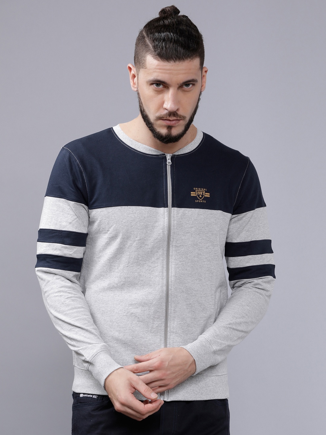 

The Indian Garage Co Men Grey Melange & Navy Blue Colourblocked Sweatshirt