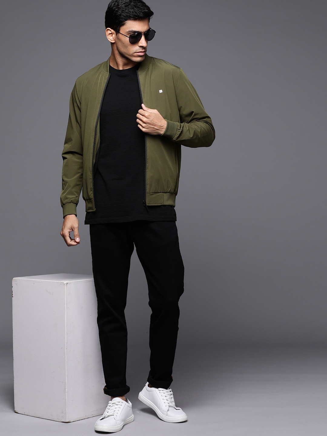 

Louis Philippe Jeans Men Solid Tailored Jacket, Olive