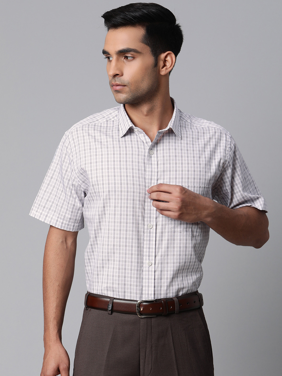 

Park Avenue Men Grey & White Regular Fit Checked Formal Shirt