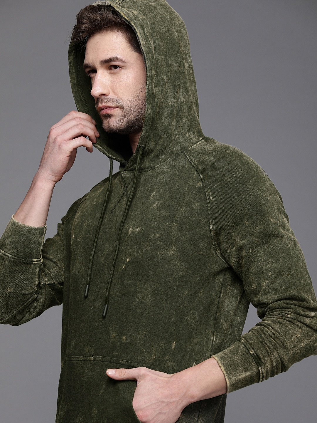 

WROGN Men Olive Green Printed Slim Fit Hooded Sweatshirt