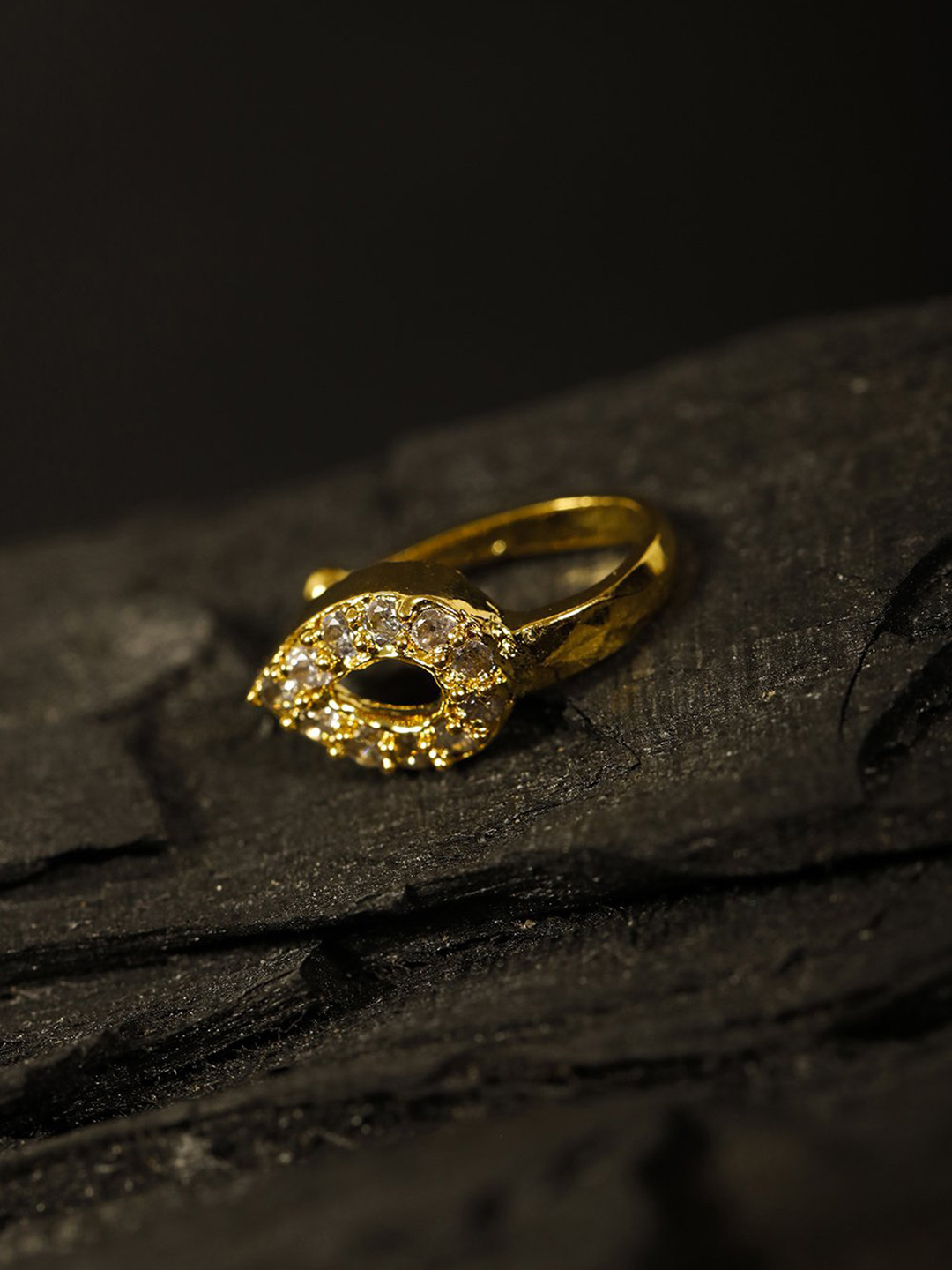 

Priyaasi Gold-Plated American Diamond Studded Teardrop Shaped Clip-On Nosepin