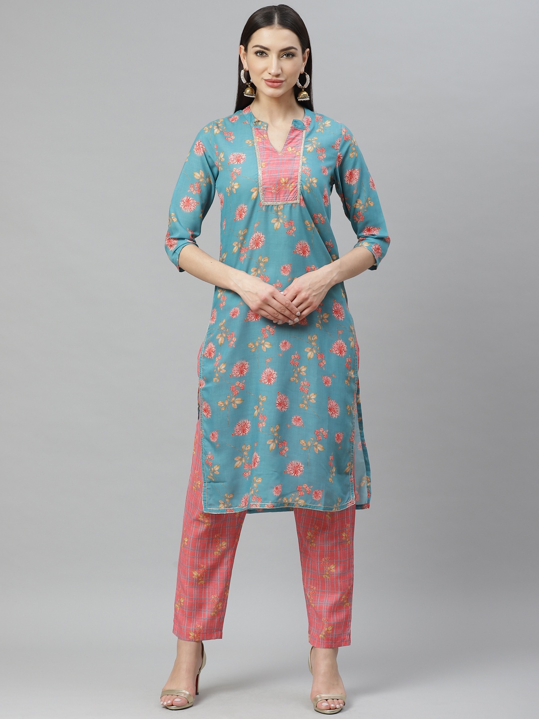 

Myshka Women Blue & Pink Floral Printed Kurta with Trousers