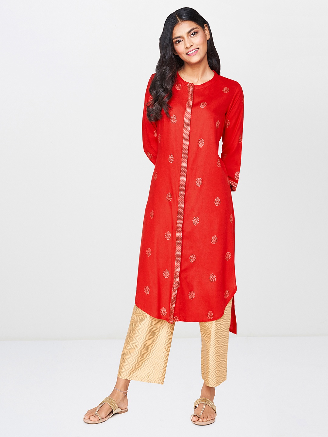 

Global Desi Women Red & Gold-Toned Floral Printed Straight Kurta