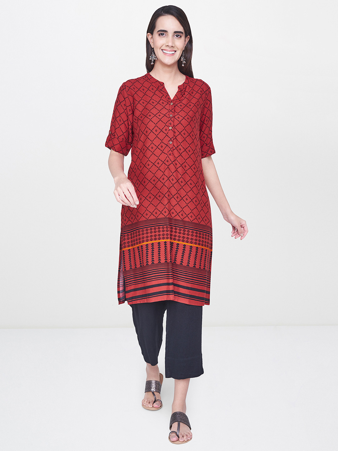 

Global Desi Women Red & Black Printed Straight Kurta