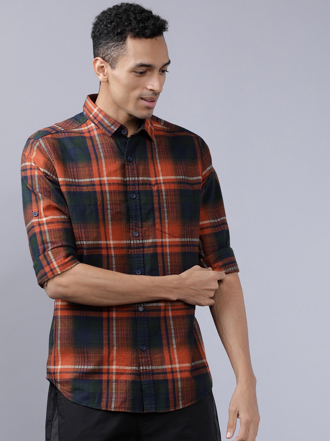 

LOCOMOTIVE Men Orange & Navy Blue Regular Fit Checked Casual Shirt