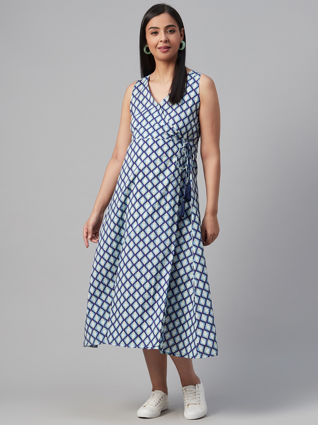 

anayna Women Blue & White Printed Maternity Wrap Dress