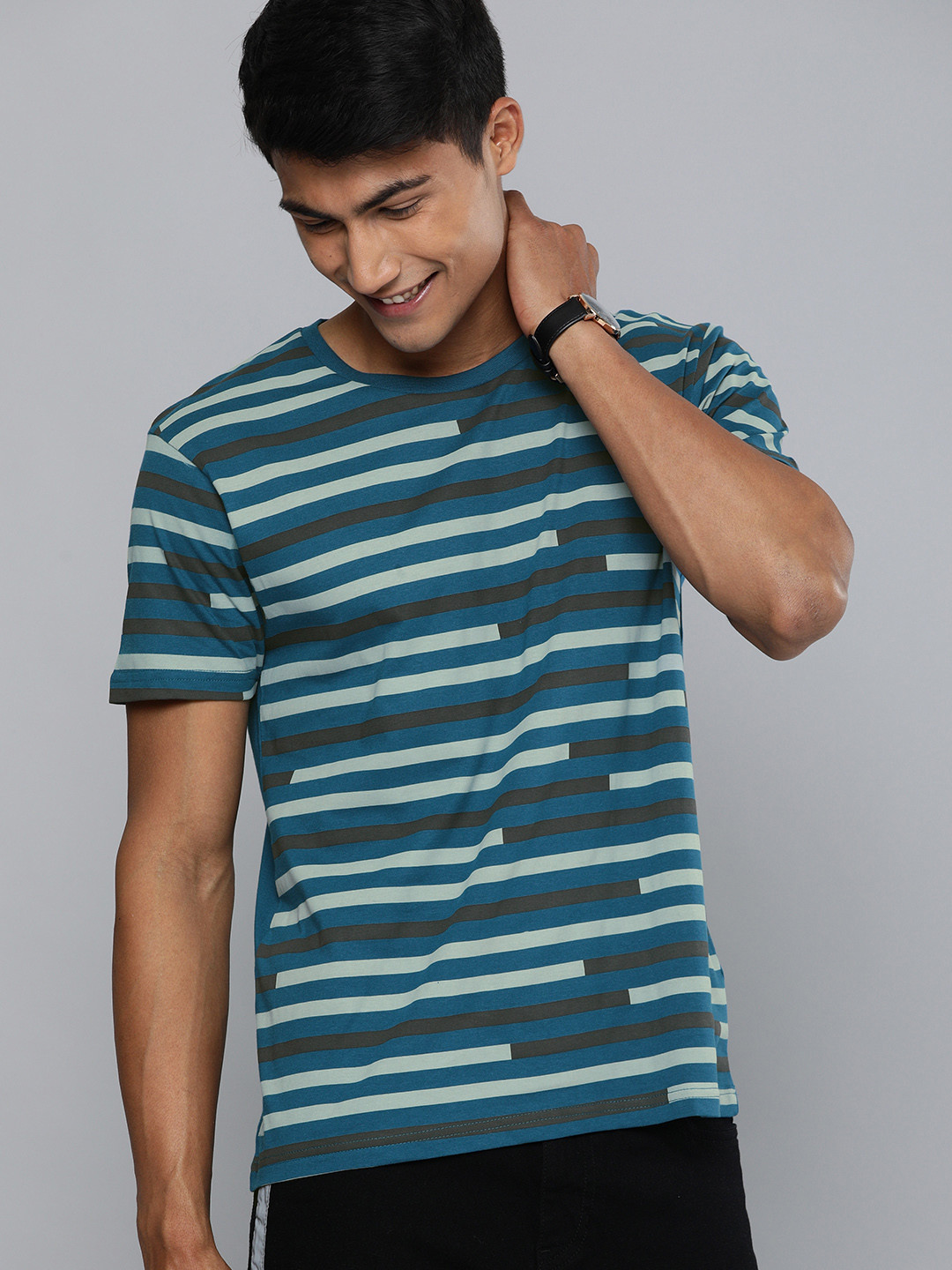 

HERENOW Men Teal Striped Round Neck Pure Cotton T-shirt