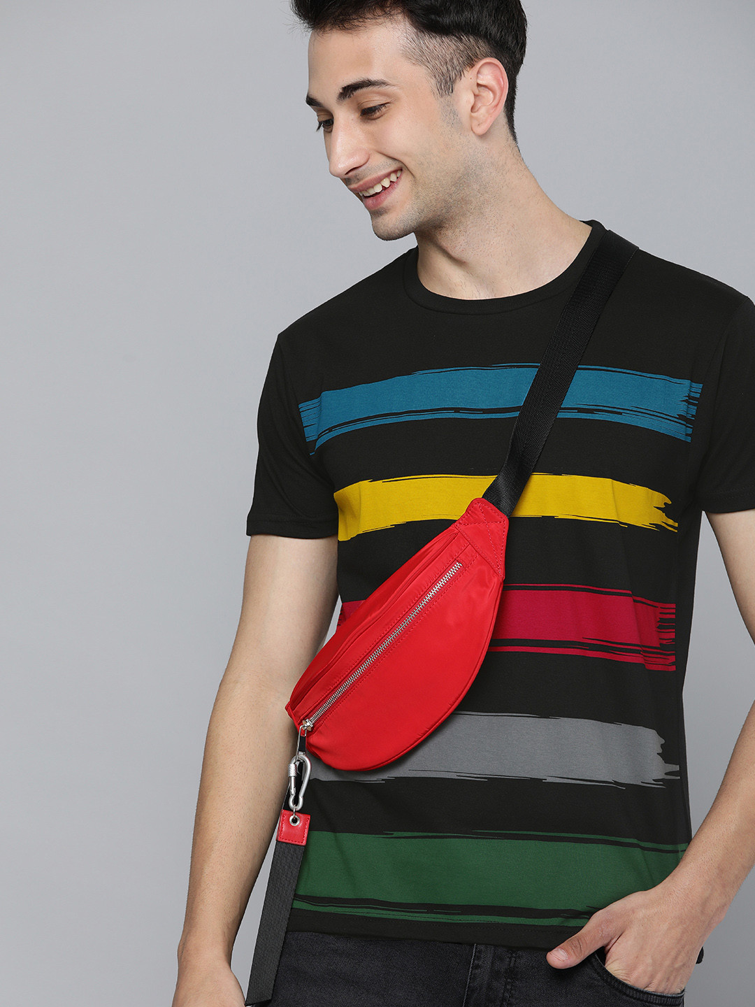 

HERENOW Men Black Striped Round Neck Pure Cotton T-shirt