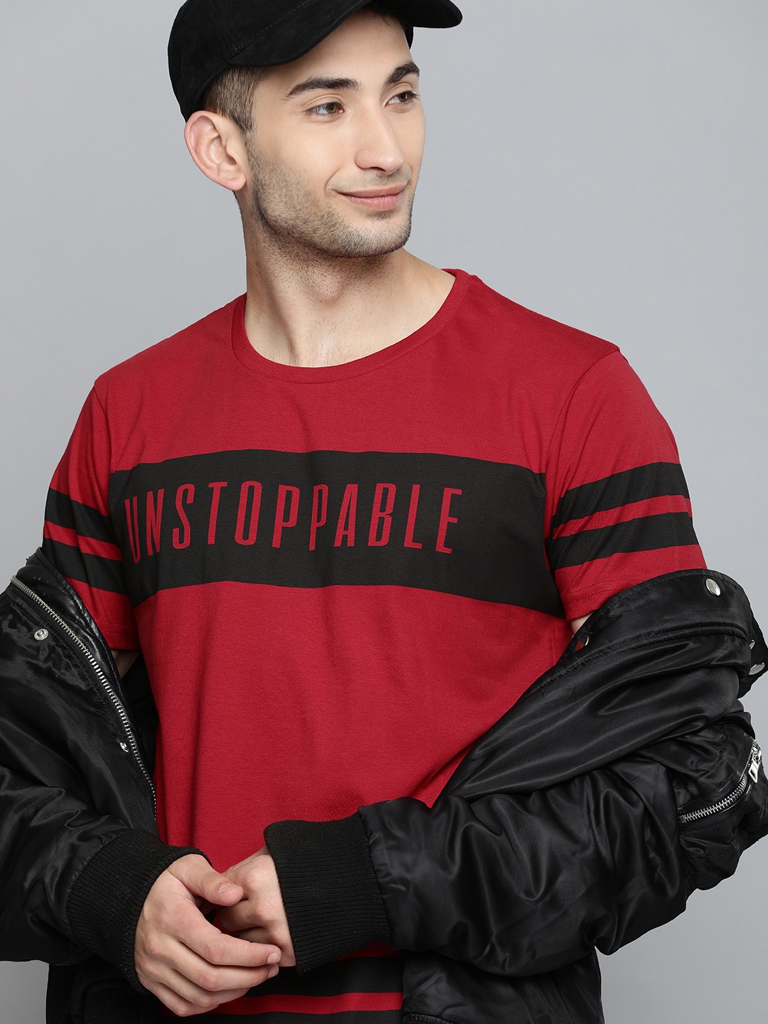 

HERENOW Men Red and Black Printed Round Neck Pure Cotton T-shirt