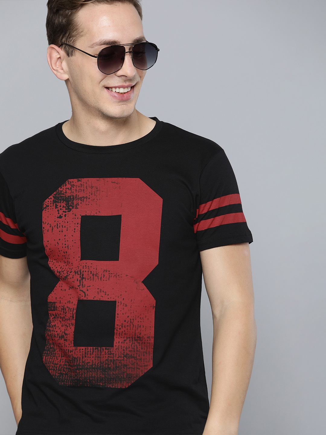

HERENOW Men Black Solid Round Neck Pure Cotton T-shirt