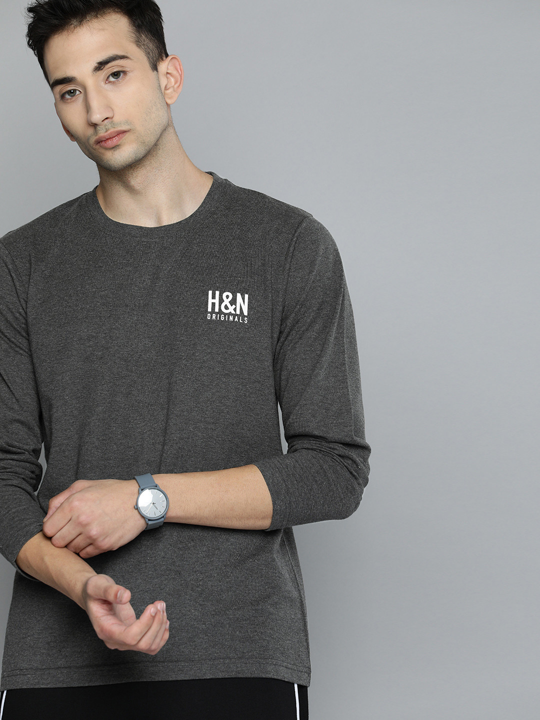

HERE&NOW Men Grey Solid Round Neck T-shirt with Print Detail