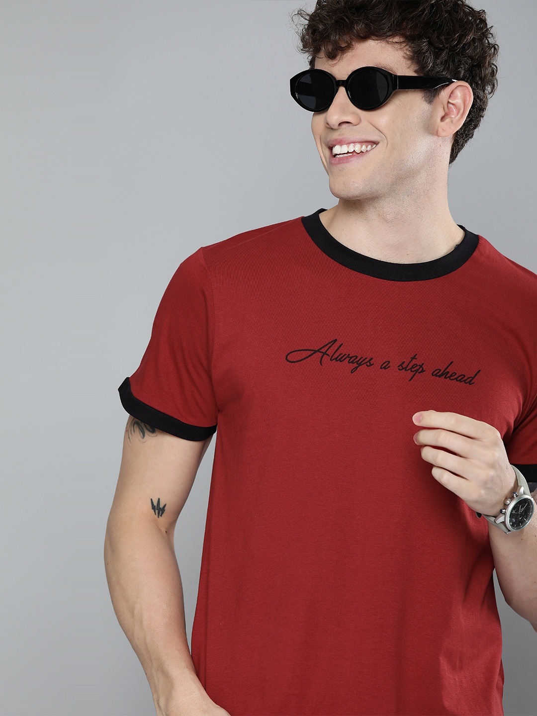 

HERENOW Men Red Printed Round Neck Pure Cotton T-shirt
