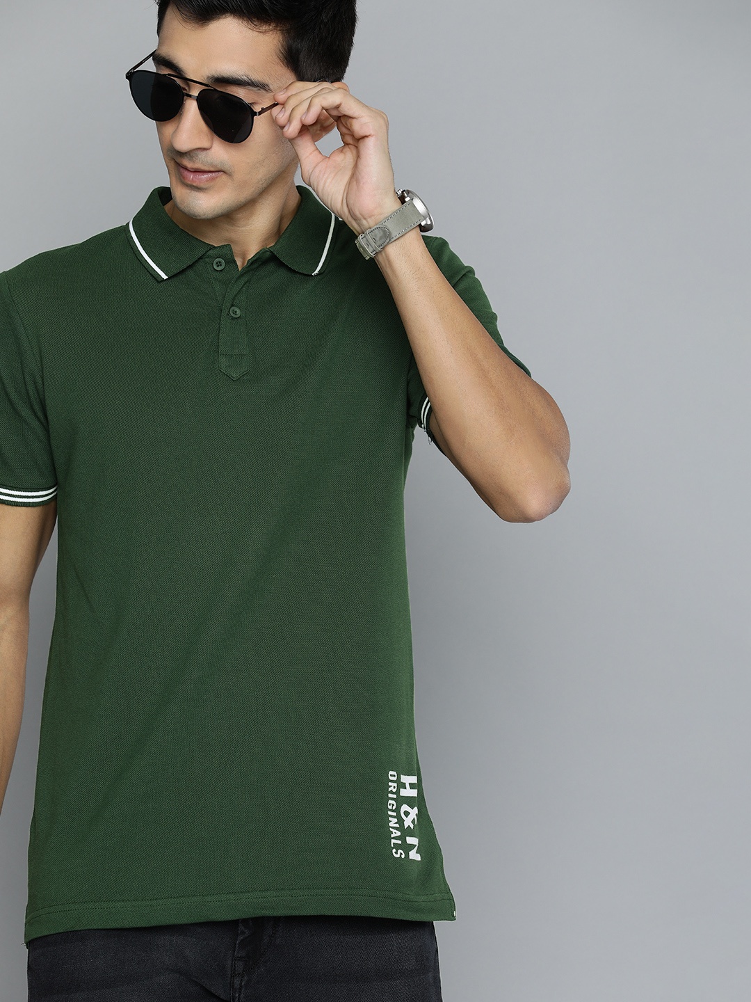 

HERE&NOW Men Green Solid Polo Collar T-shirt