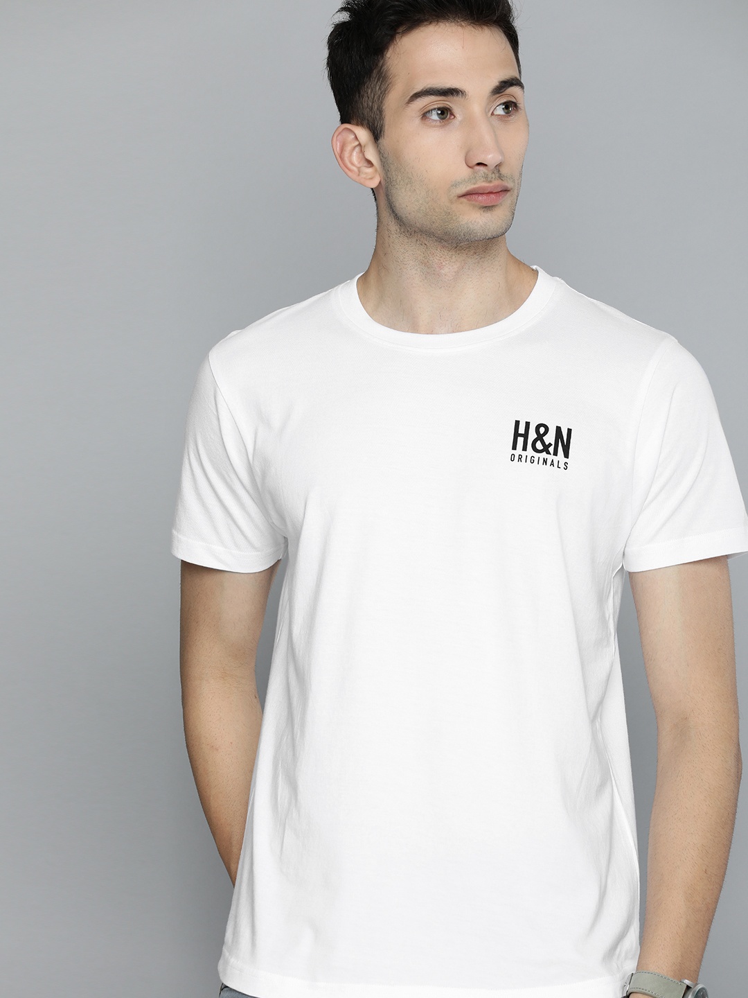 

HERE&NOW Men White Solid Round Neck T-shirt