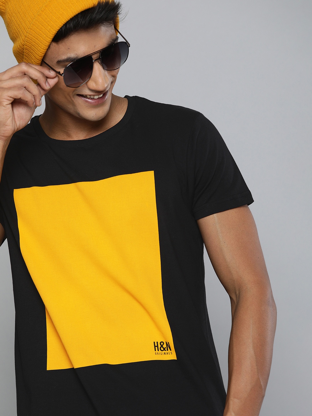 

HERENOW Men Black Mustard Yellow Colourblocked Round Neck Pure Cotton T-shirt