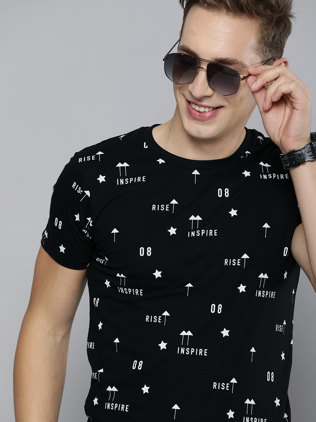 

HERENOW Men Black White Printed Round Neck Pure Cotton T-shirt