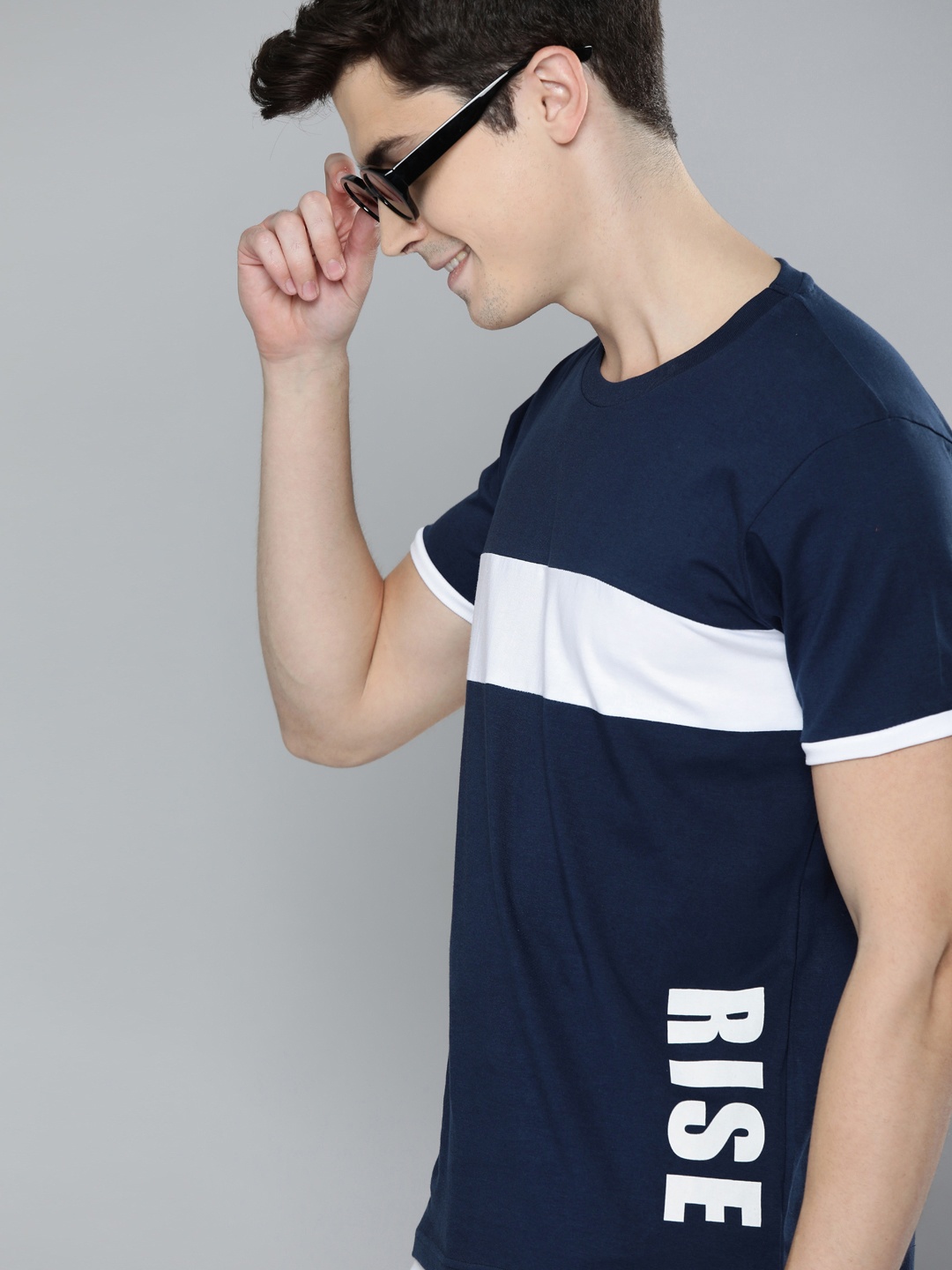 

HERENOW Men Navy Blue White Colourblocked Round Neck Pure Cotton T-shirt