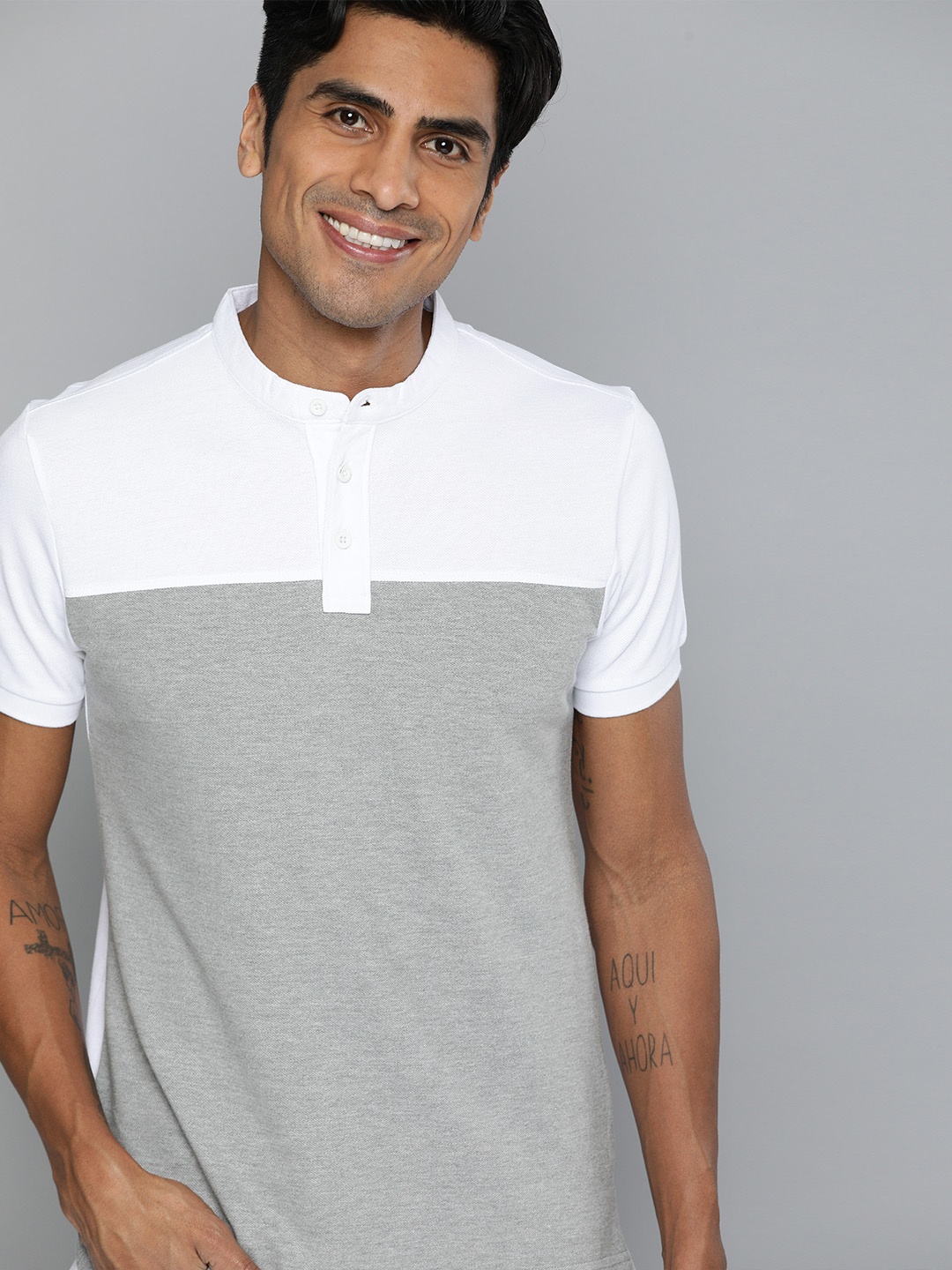 

HERE&NOW Men White & Grey Melange Colourblocked Henley Neck T-shirt